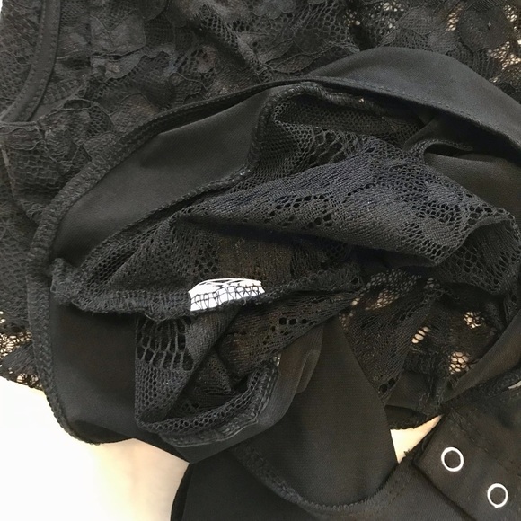 SMALL BLACK LACE BODYSUIT BY DYNAMITE - Picture 13 of 13